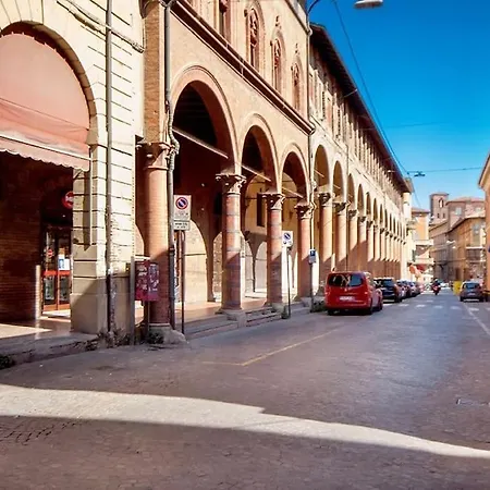Lägenhet Ground Floor Luxe Historic Centre Bologna