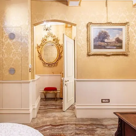 Ground Floor Luxe Historic Centre