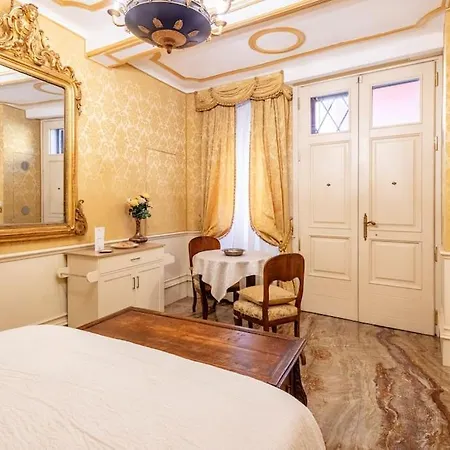 Ground Floor Luxe Historic Centre