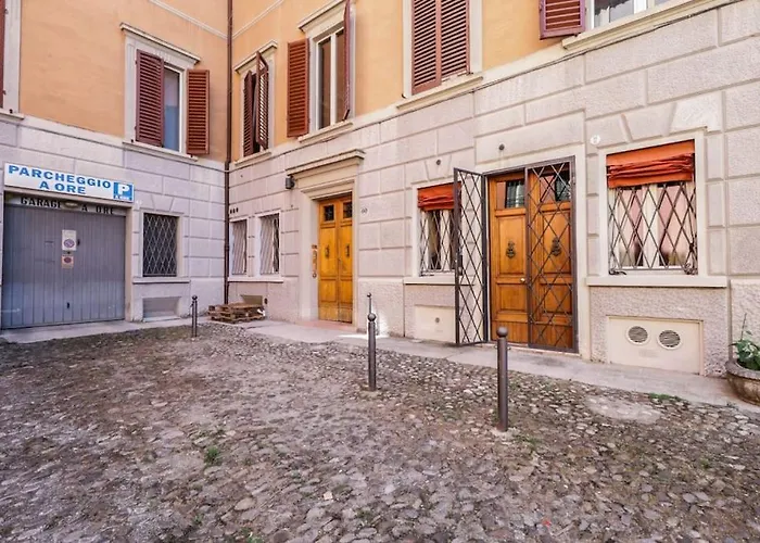 Ground Floor Luxe Historic Centre شقة بولونيا