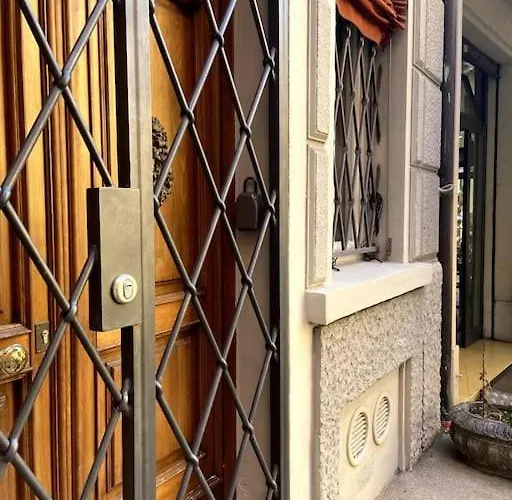 아파트 Ground Floor Luxe Historic Centre *